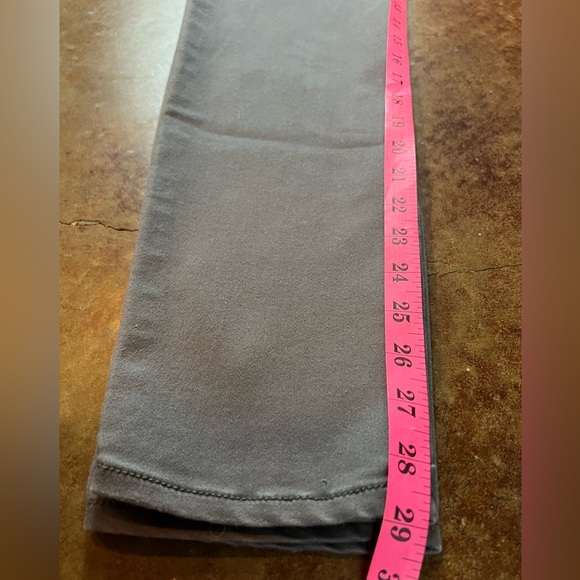 DB woman’s gray pants, size 6. - Picture 4 of 7